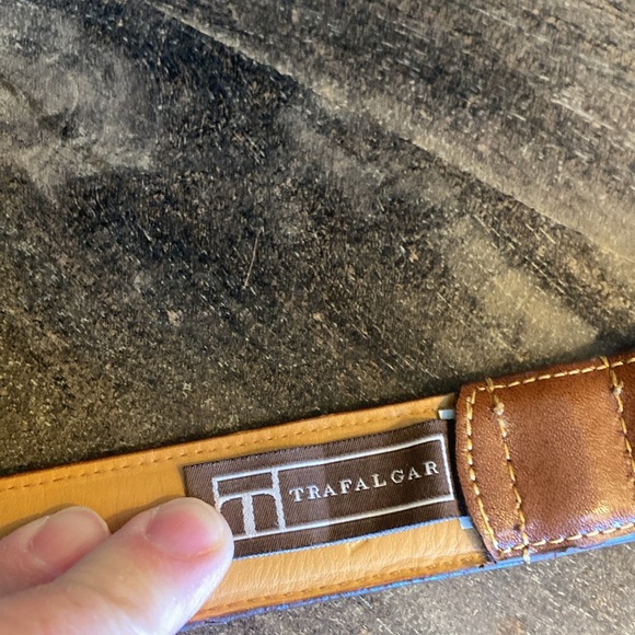 Trafalgar Mens Leather Belt Size 36 Brown Gold Tone Buckle 1" Width - Picture 10 of 12